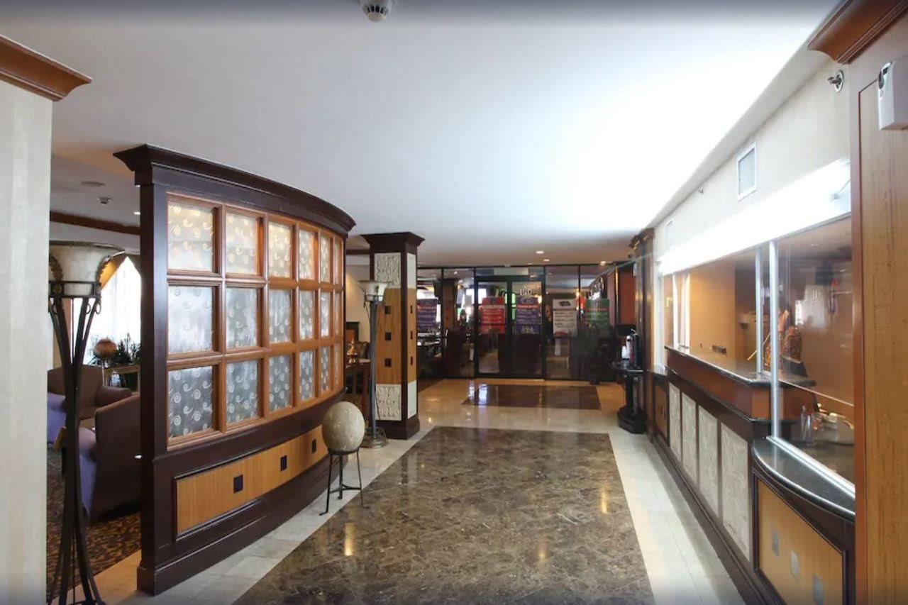 Clarion Hotel Park Central Далас Екстериор снимка