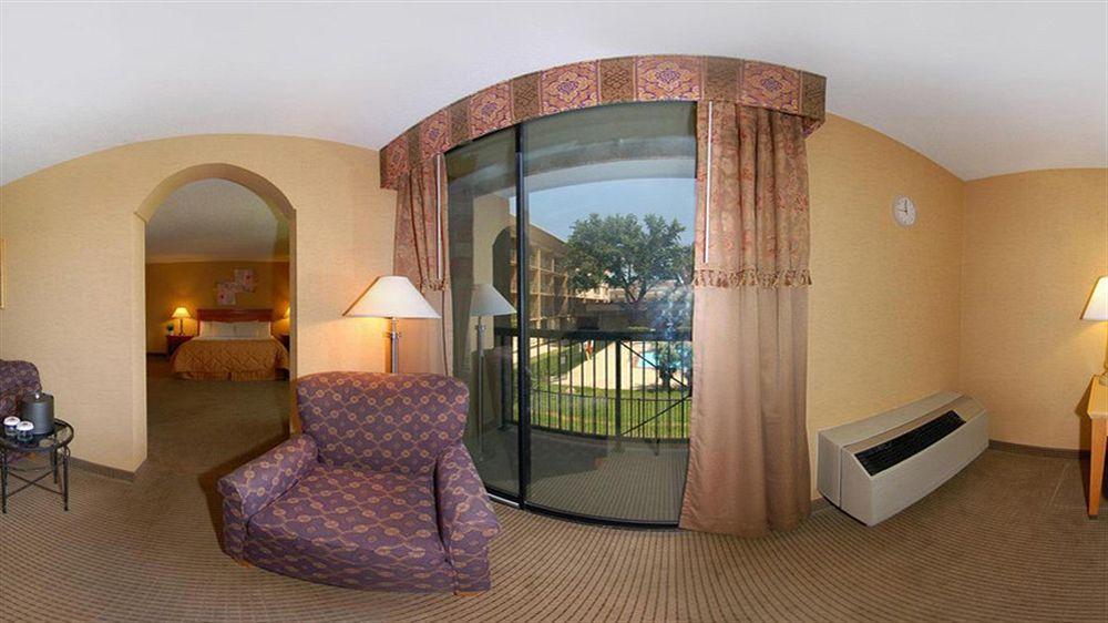 Clarion Hotel Park Central Далас Екстериор снимка