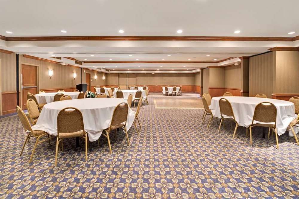 Clarion Hotel Park Central Далас Съоръжения снимка